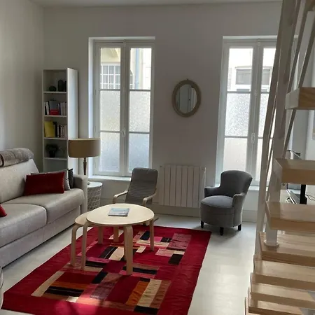 Newly Renovated Duplex Near The